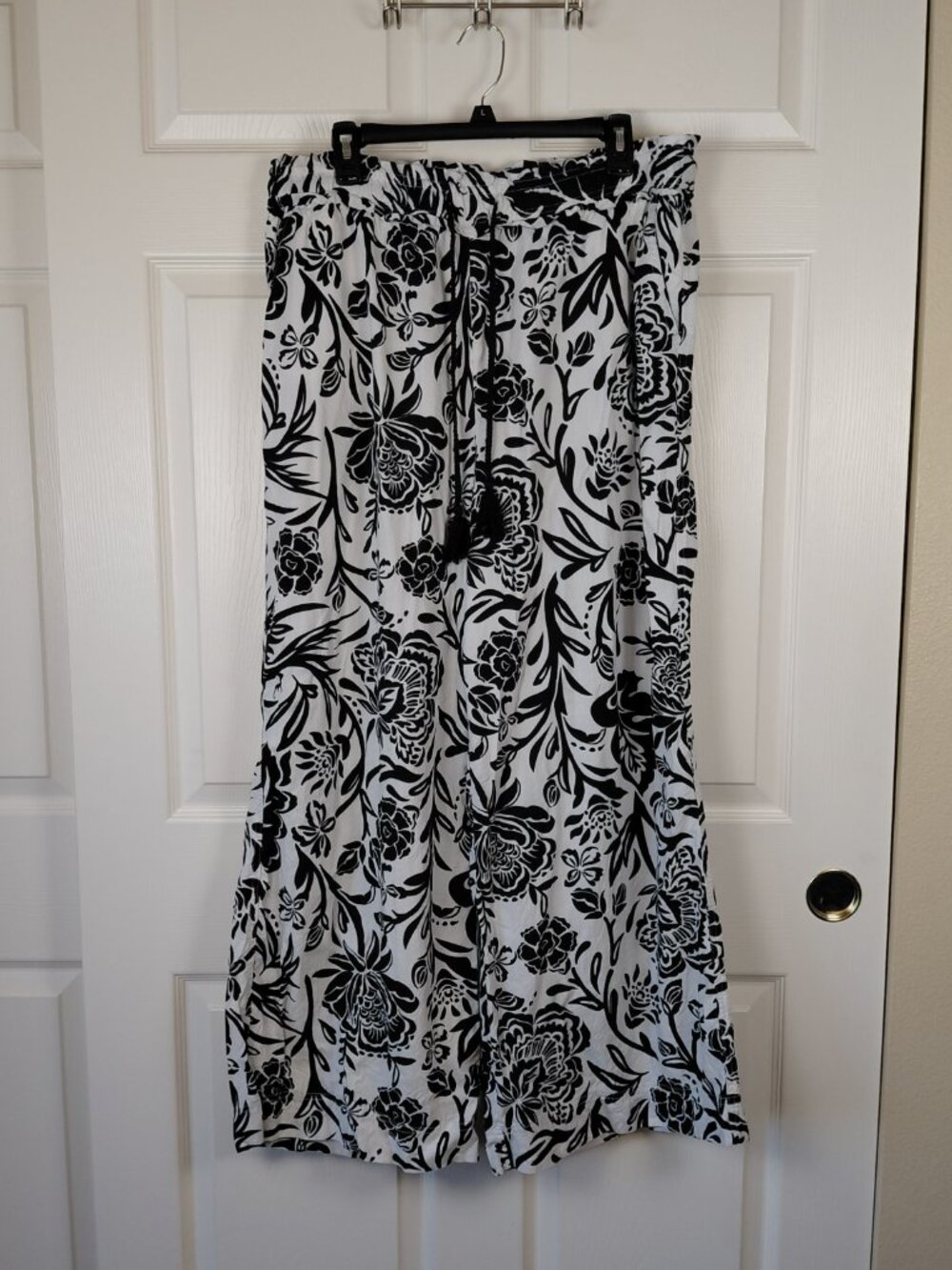 Knox Rose White & Black Floral Cotton Wide Leg pants Size L Boho, beach, cruise
